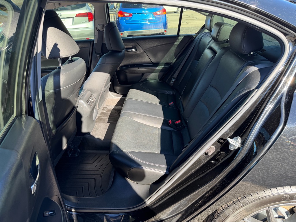 Photo 11 of this HONDA ACCORD HYBRID