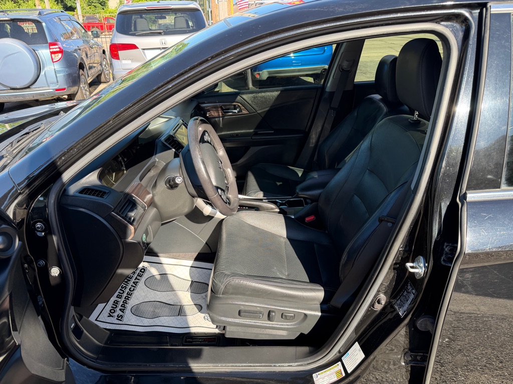 Photo 10 of this HONDA ACCORD HYBRID