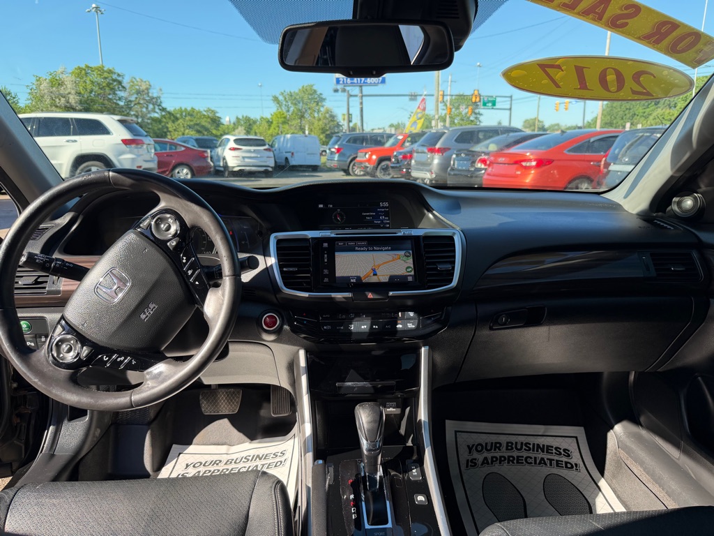 Photo 14 of this HONDA ACCORD HYBRID