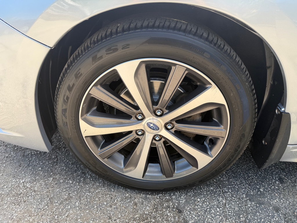 Photo 18 of this SUBARU LEGACY