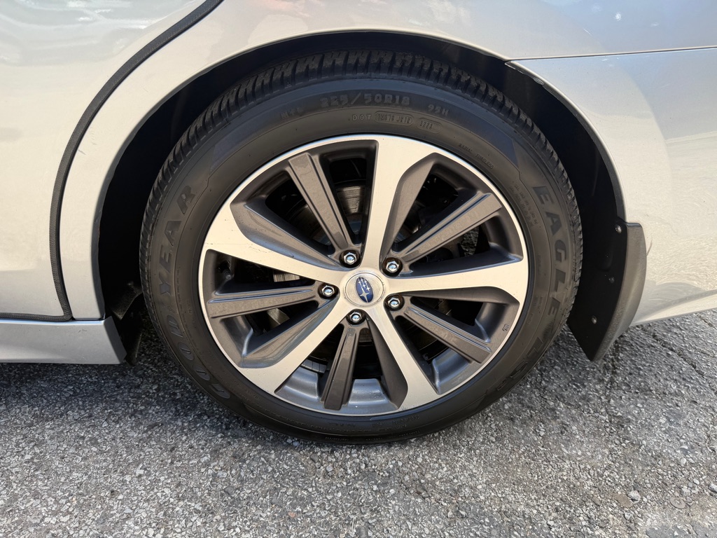 Photo 17 of this SUBARU LEGACY