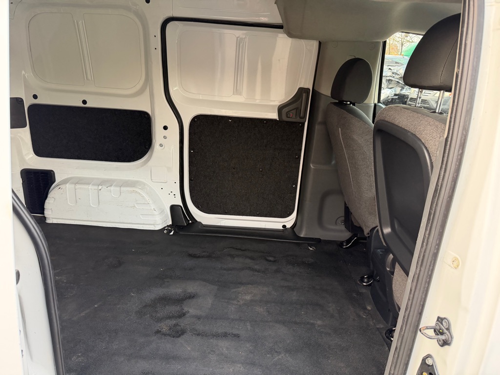 Photo 16 of this NISSAN NV200
