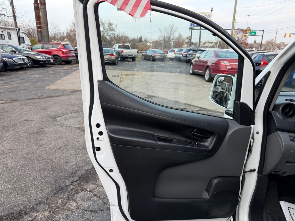Photo 14 of this NISSAN NV200