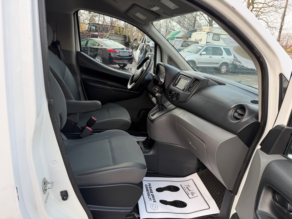 Photo 15 of this NISSAN NV200