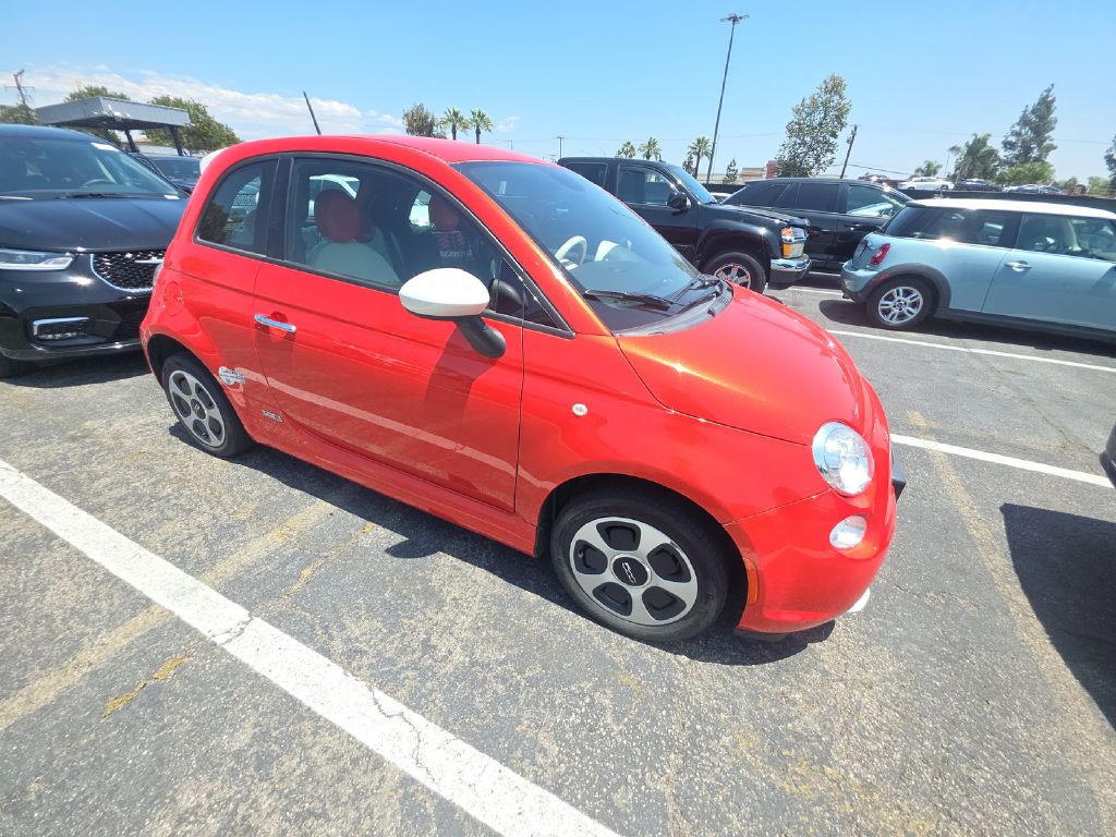 Photo 3 of this FIAT 500E