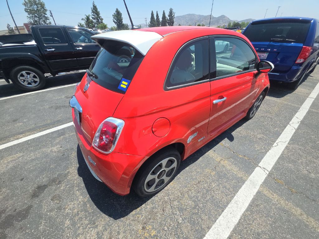 Photo 4 of this FIAT 500E