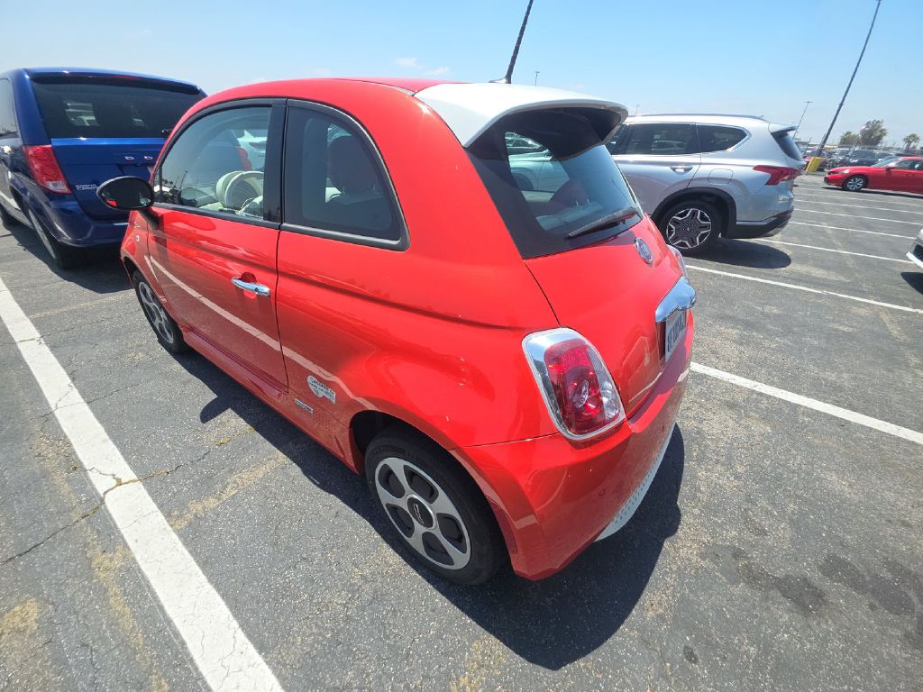 Photo 6 of this FIAT 500E