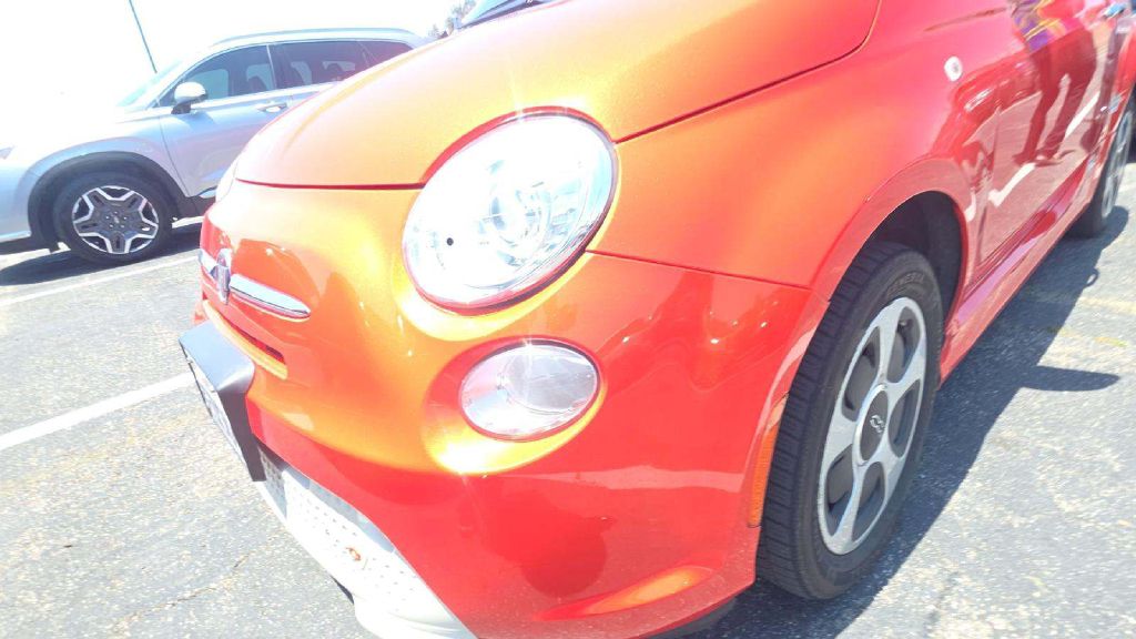 Photo 18 of this FIAT 500E