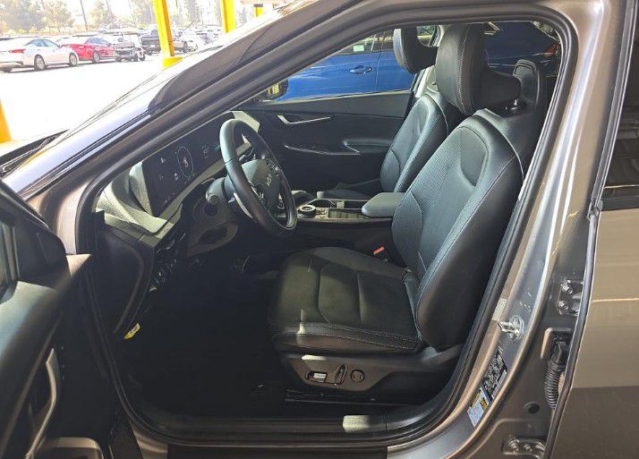 Photo 10 of this KIA EV6