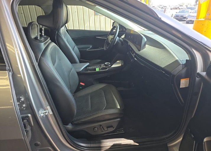 Photo 11 of this KIA EV6