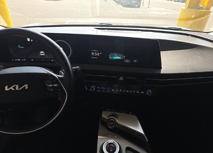 Photo 14 of this KIA EV6