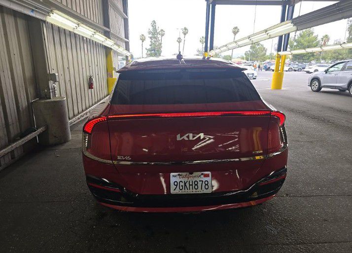 Photo 7 of this KIA EV6