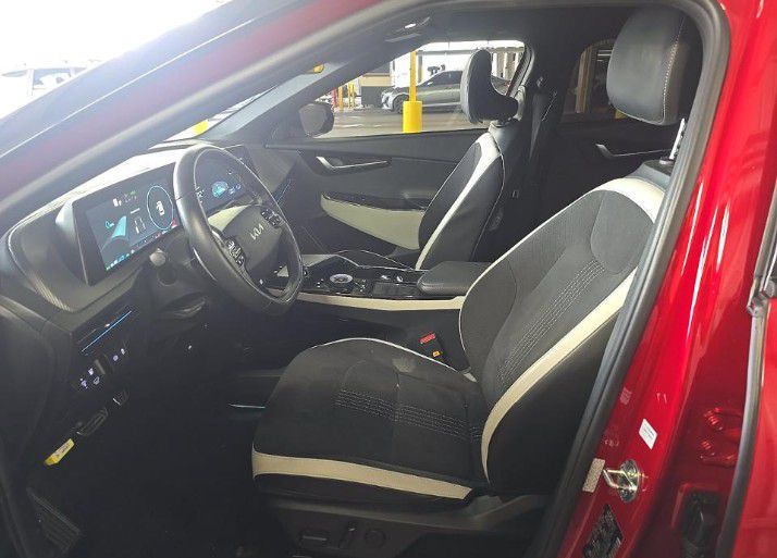 Photo 9 of this KIA EV6
