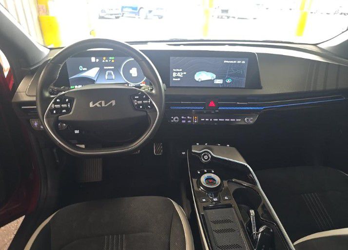 Photo 13 of this KIA EV6