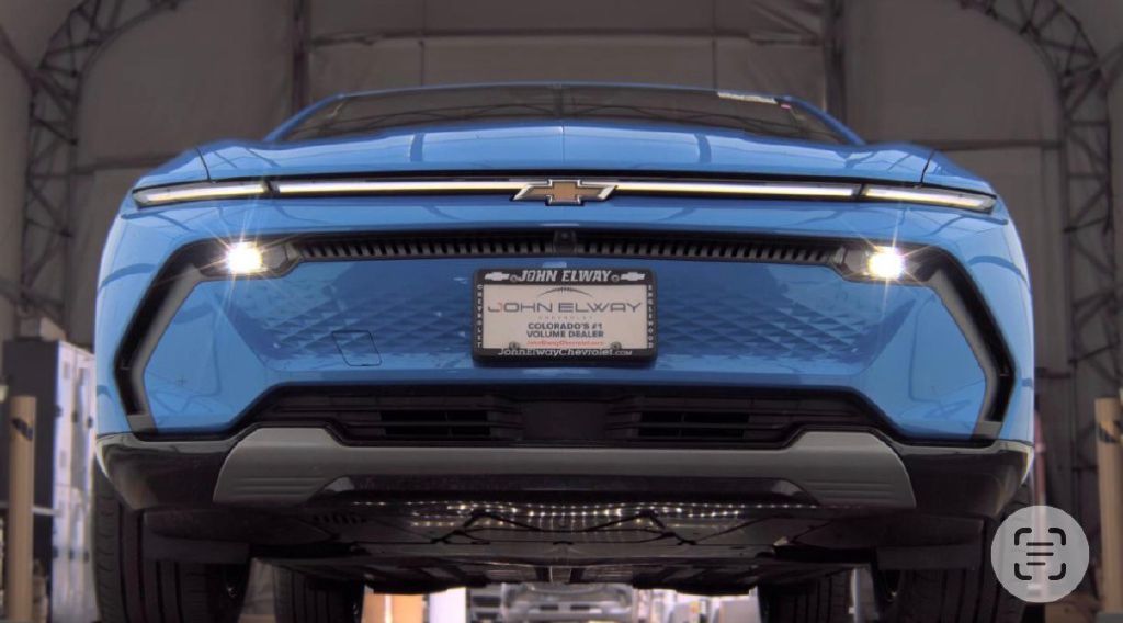 Photo 3 of this CHEVROLET EQUINOX EV