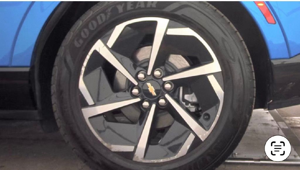 Photo 13 of this CHEVROLET EQUINOX EV