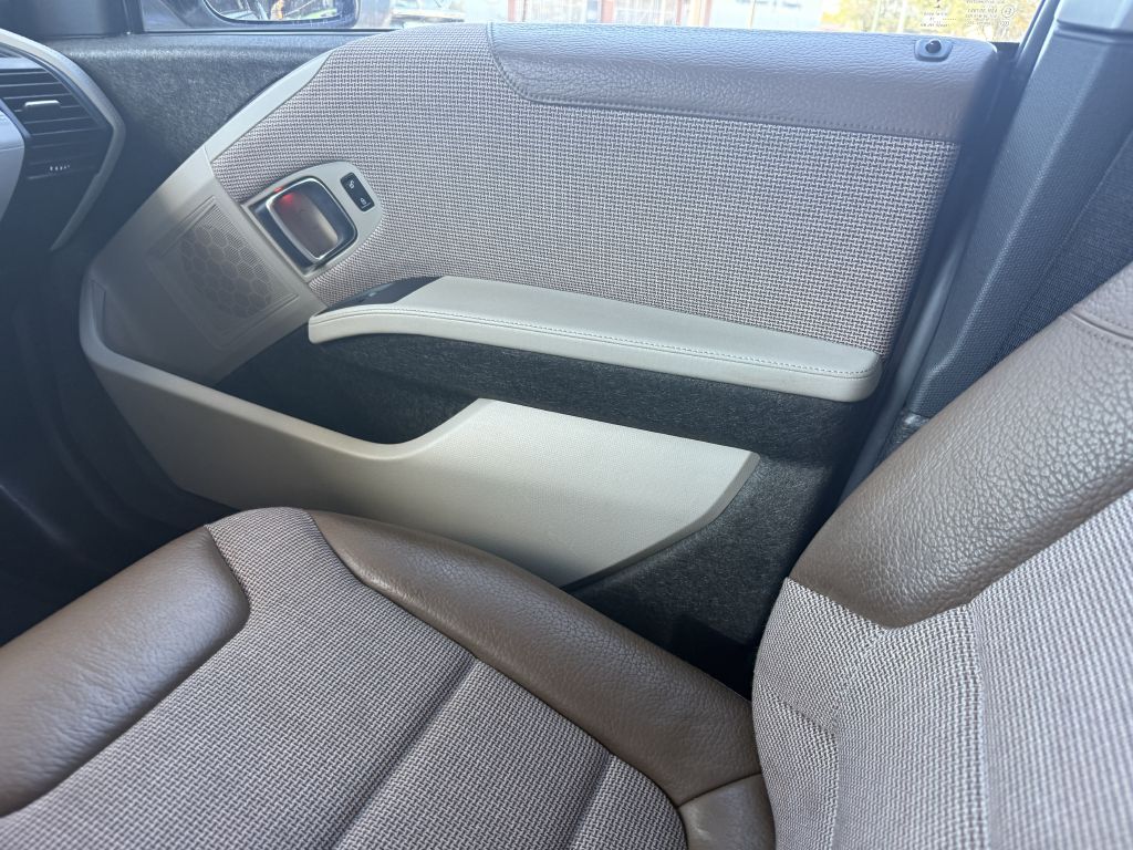 Photo 18 of this BMW I3