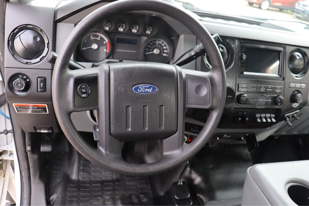 Photo 16 of this FORD F 550