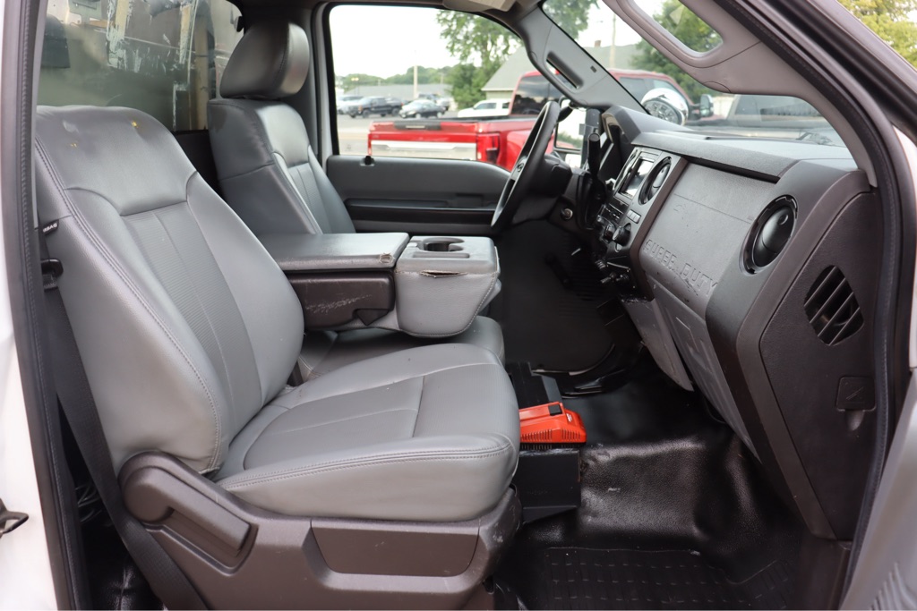 Photo 11 of this FORD F 550