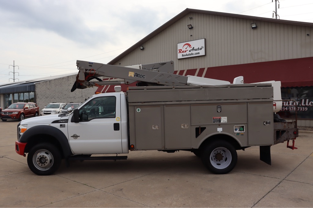 Photo 2 of this FORD F 550