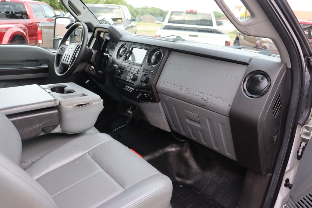 Photo 10 of this FORD F 550