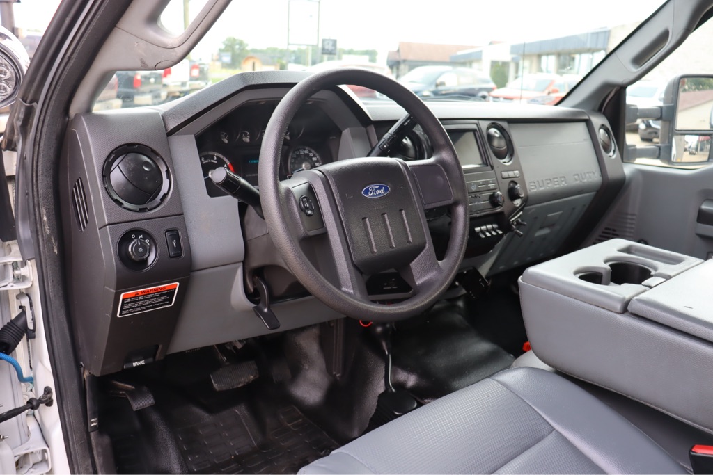 Photo 13 of this FORD F 550
