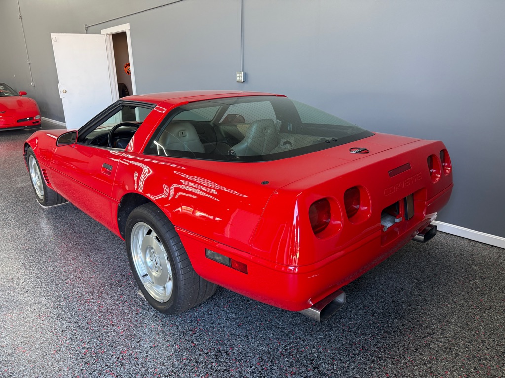 Photo 3 of this CHEVROLET CORVETTE