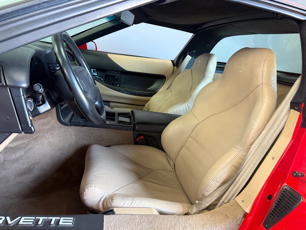 Photo 10 of this CHEVROLET CORVETTE