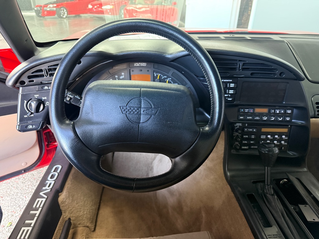 Photo 9 of this CHEVROLET CORVETTE