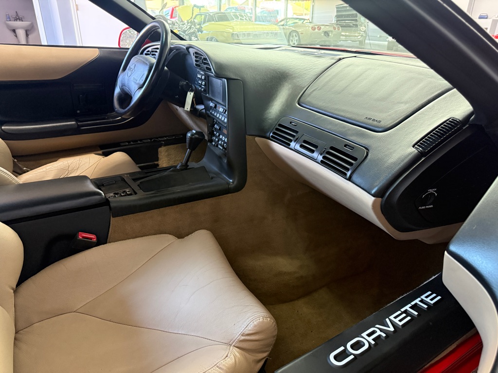 Photo 12 of this CHEVROLET CORVETTE