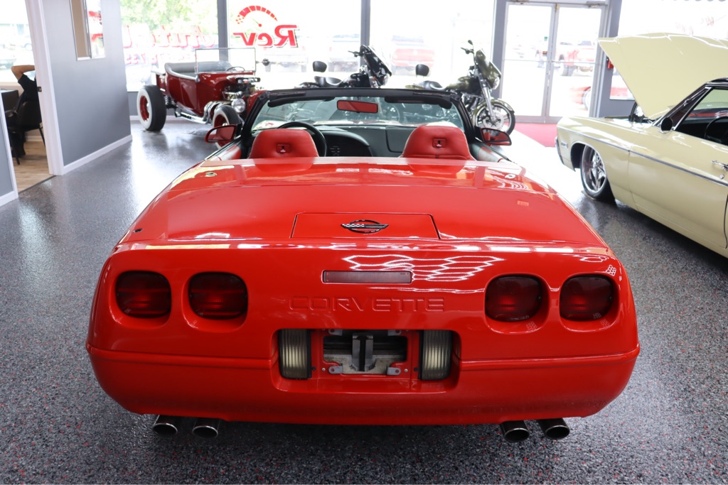 Photo 4 of this CHEVROLET CORVETTE