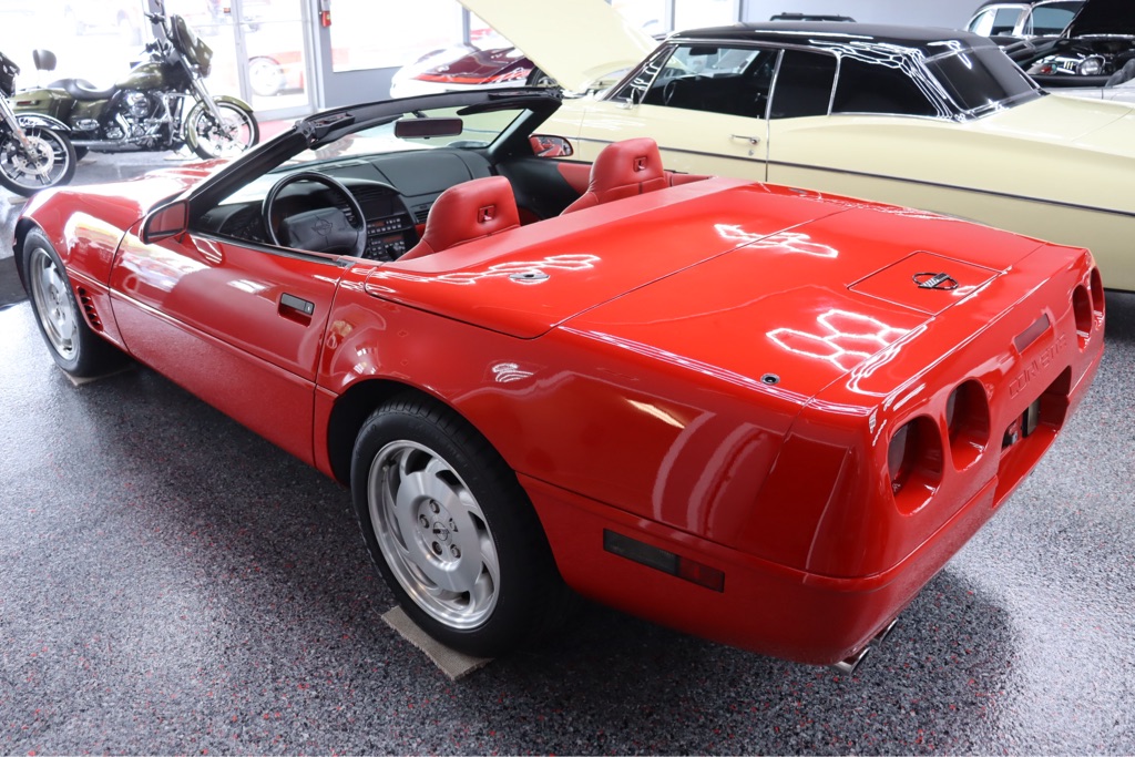Photo 3 of this CHEVROLET CORVETTE