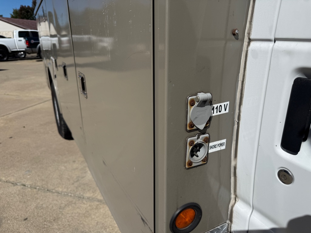 Photo 11 of this FORD ECONOLINE