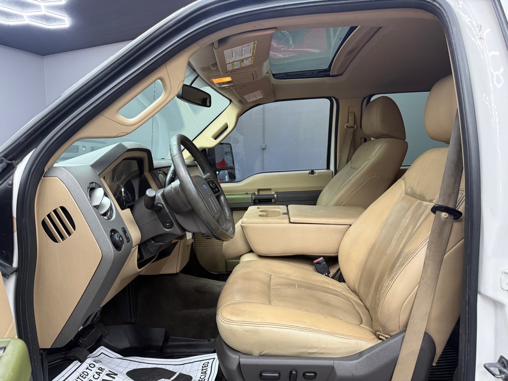 Photo 19 of this FORD F250  LARIAT