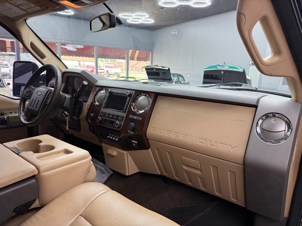 Photo 12 of this FORD F250  LARIAT