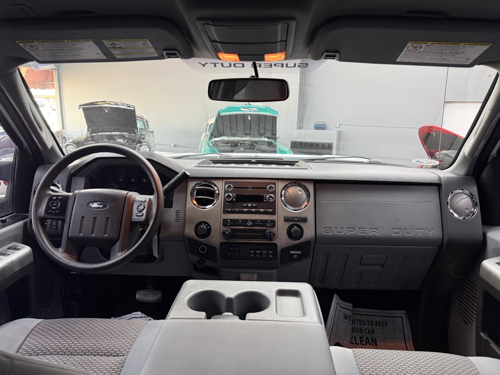 Photo 20 of this FORD F350
