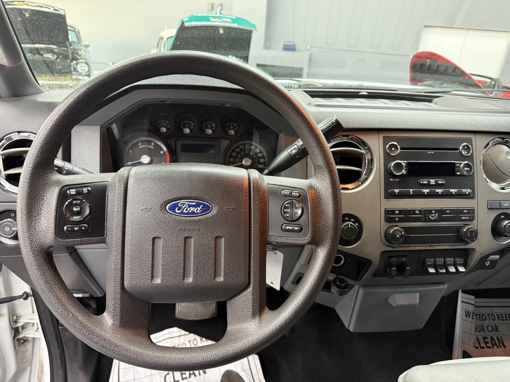 Photo 12 of this FORD F350