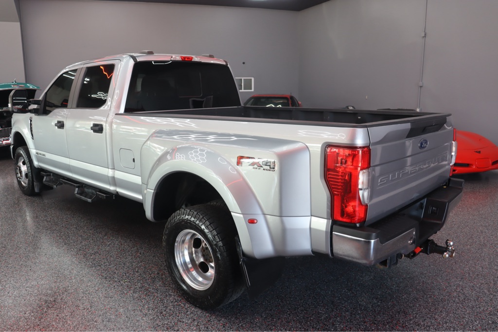 Photo 3 of this FORD F350