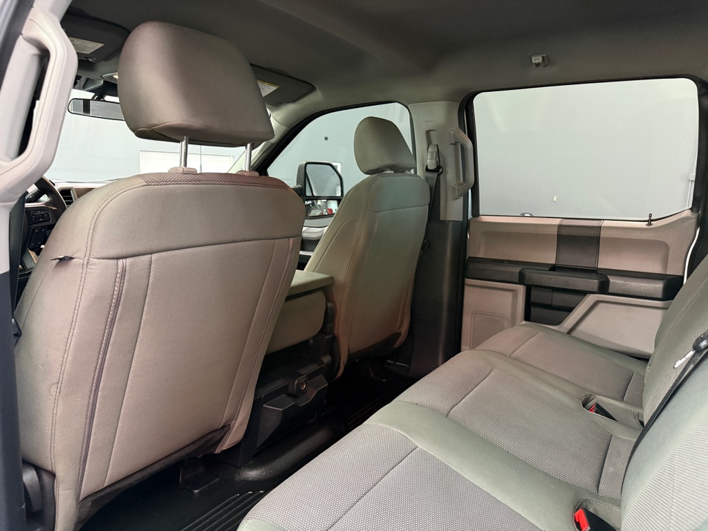 Photo 10 of this FORD F350