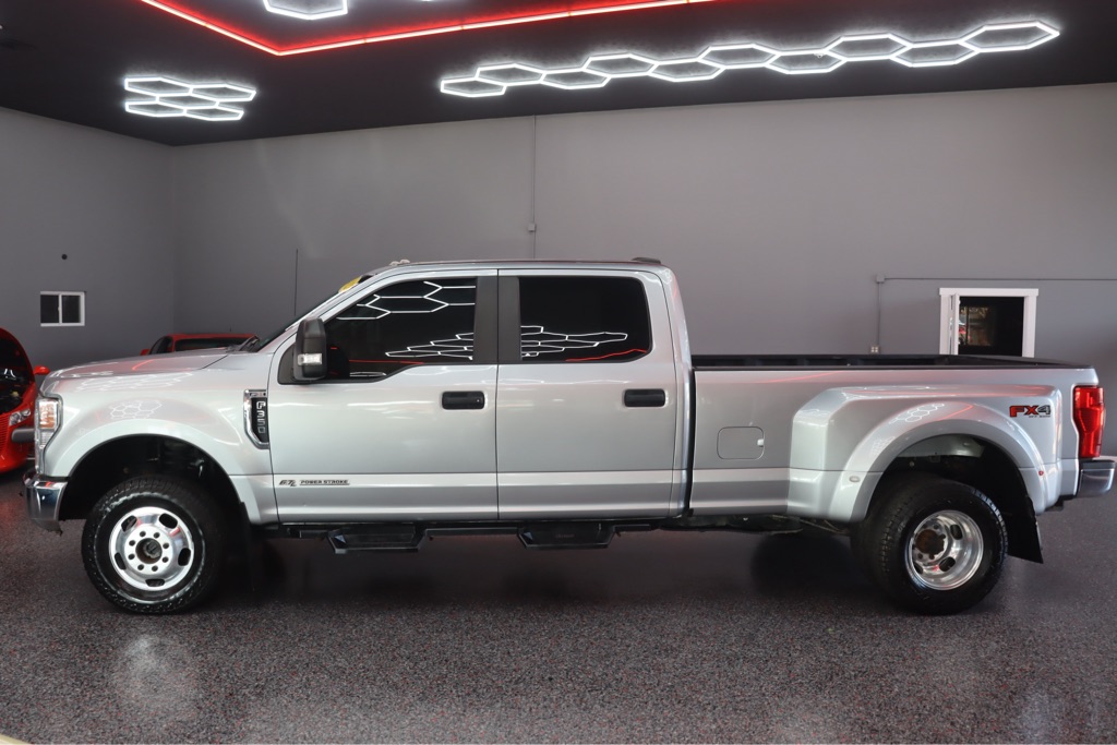 Photo 2 of this FORD F350