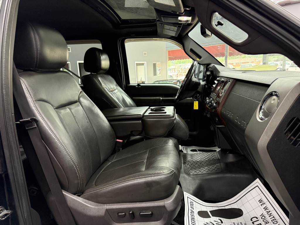 Photo 10 of this FORD F350