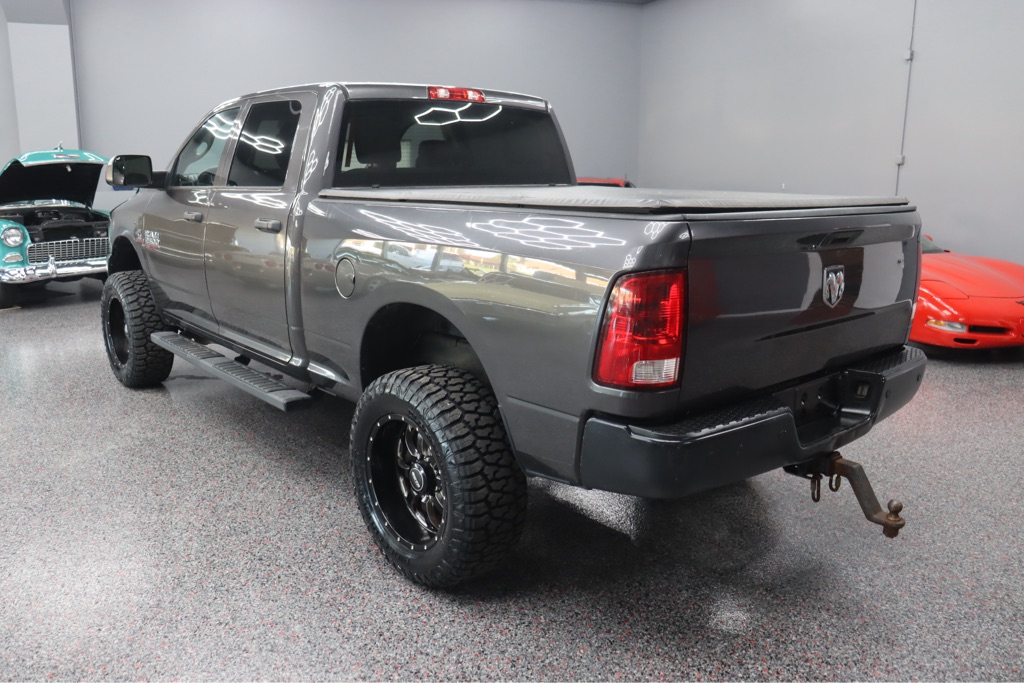 Photo 3 of this RAM 2500 TRADESMAN