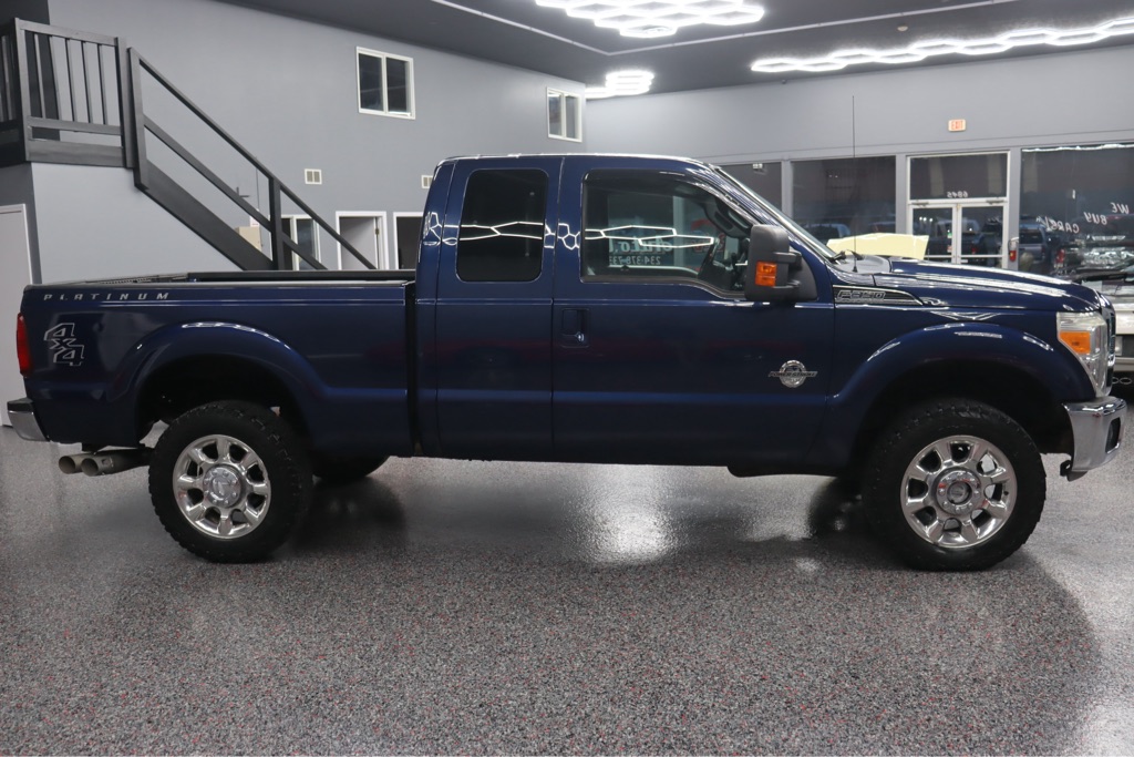 Photo 5 of this FORD F350 LARIAT