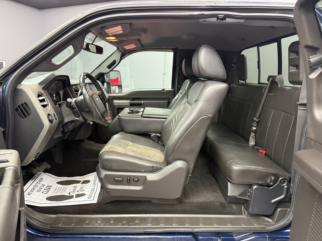 Photo 10 of this FORD F350 LARIAT