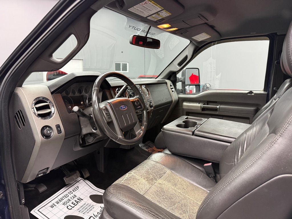 Photo 11 of this FORD F350 LARIAT