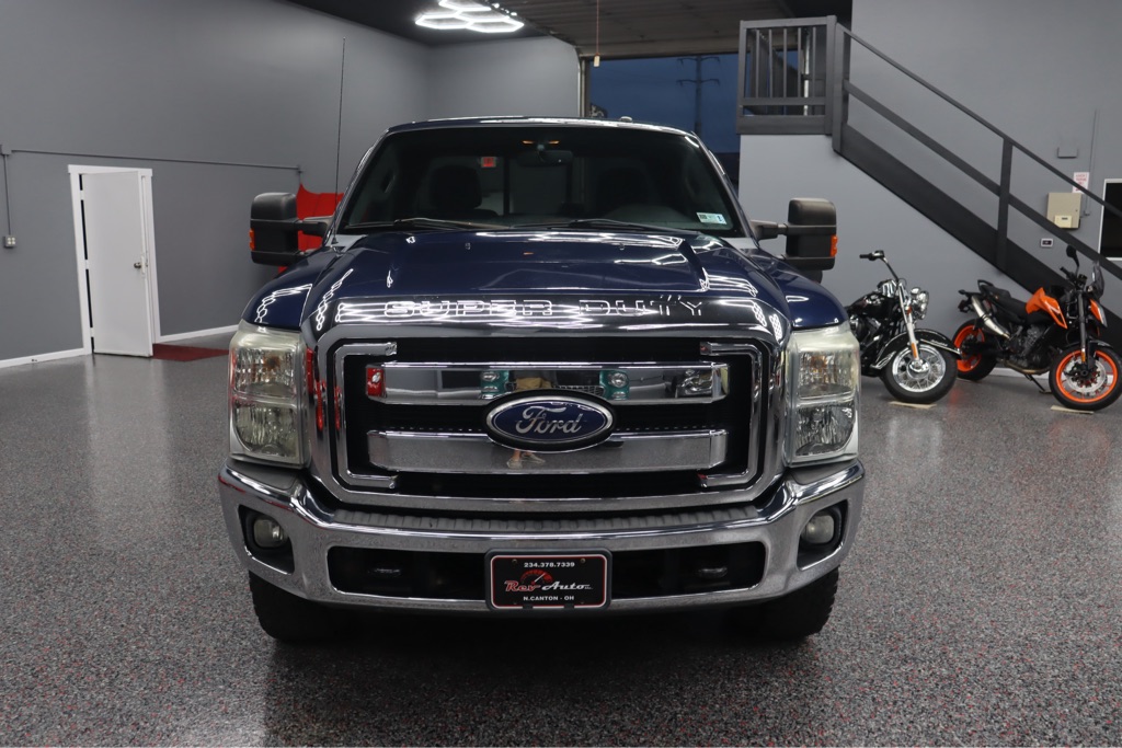 Photo 8 of this FORD F350 LARIAT