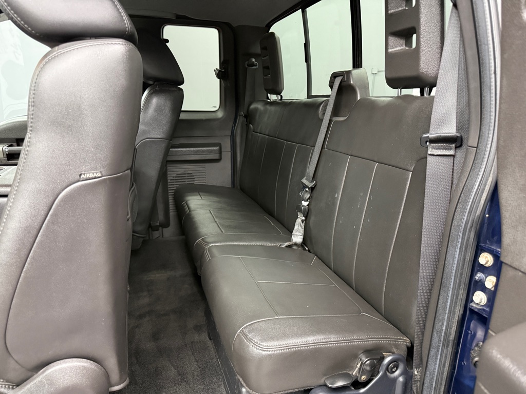 Photo 15 of this FORD F350 LARIAT