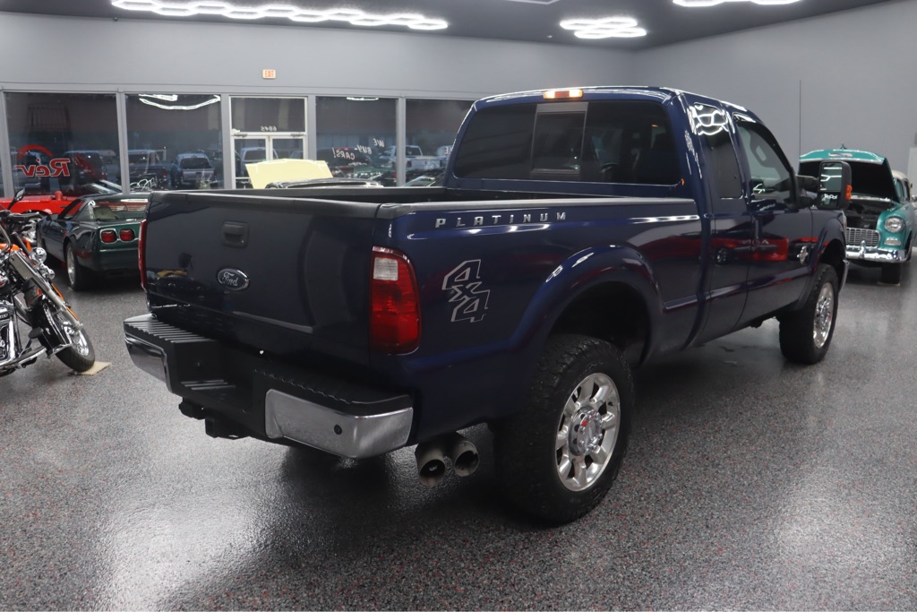 Photo 4 of this FORD F350 LARIAT