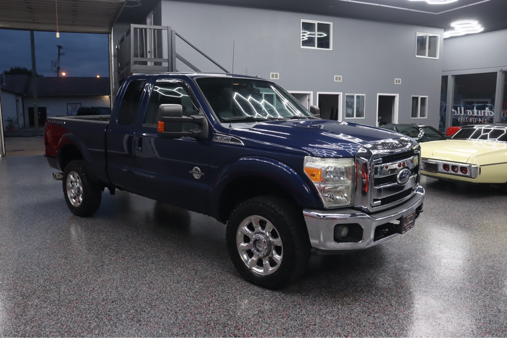 Photo 7 of this FORD F350 LARIAT