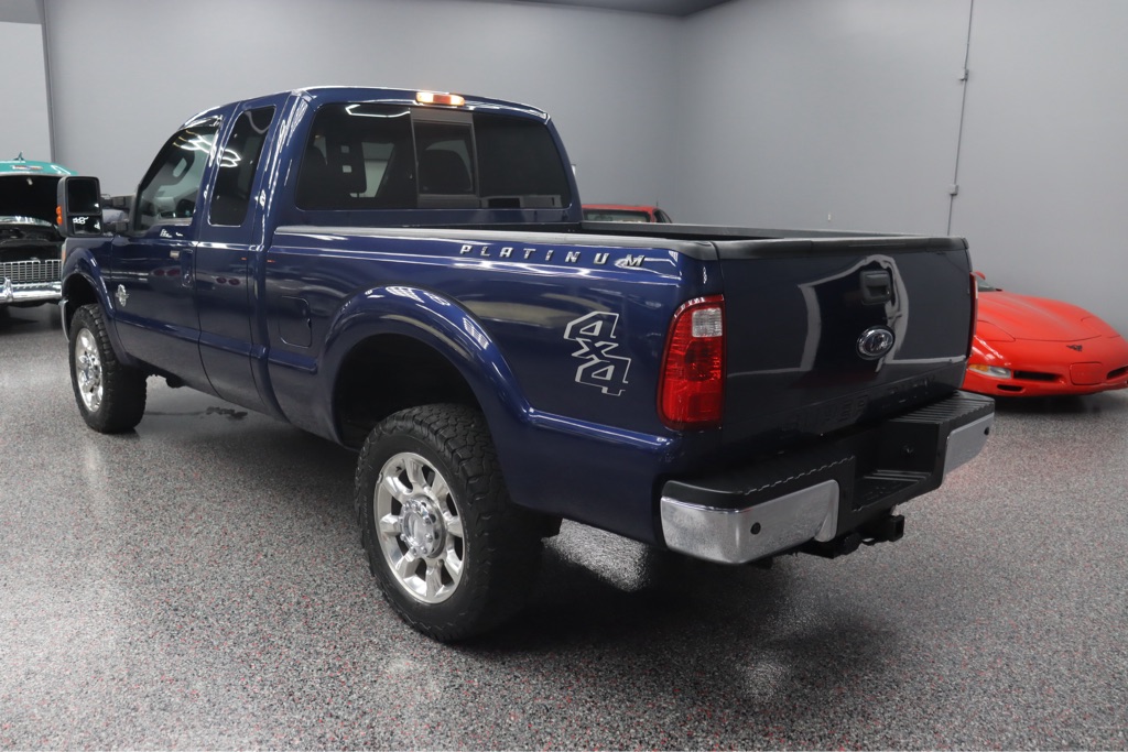 Photo 3 of this FORD F350 LARIAT